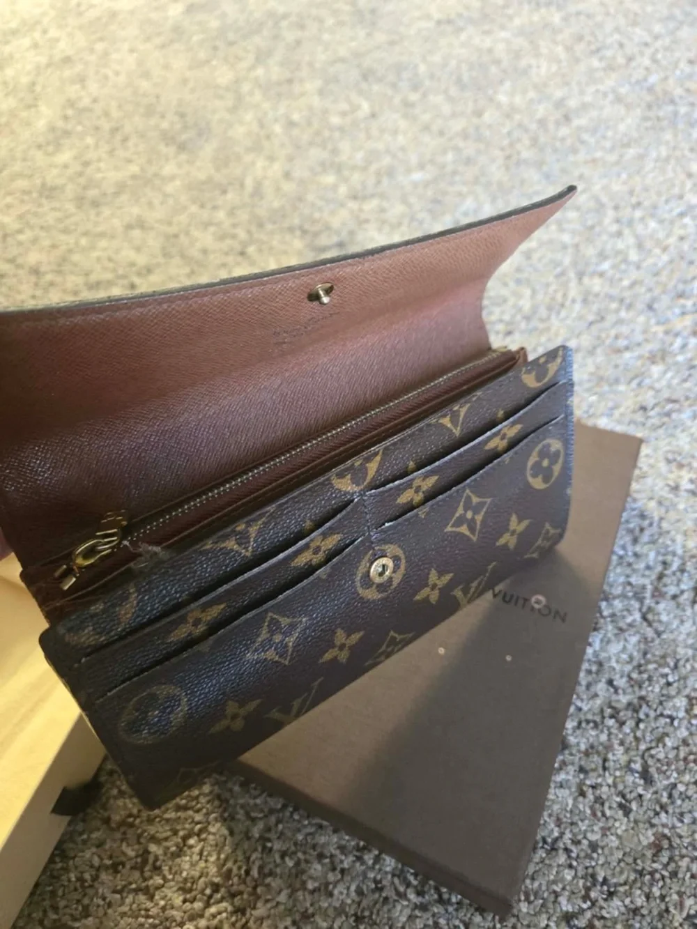 Louis Vuitton Monogram Wallet - authentic - Picture 9 of 13